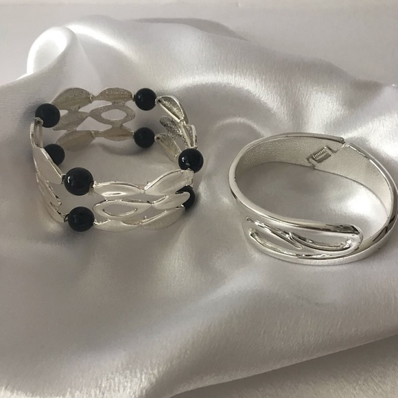 2 Bracelets in silver and black - Picture 1 of 5